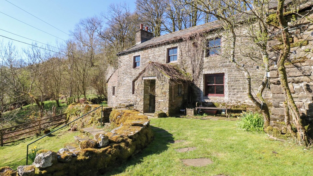 Kirkby Stephen Cottage | SYCAMORE TREE FARM, pet friendly, with open fire in Ravenstonedale