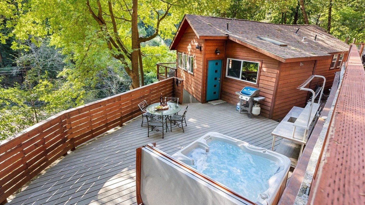 Guerneville Cabin | Sydney's Retreat: Stylish & Captivating Treetop Paradise! Quiet!HtTb/Pup/WiFi