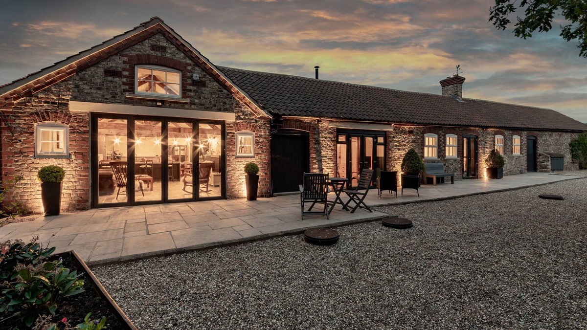 Burythorpe House | SYKES LODGE, pet friendly, luxury holiday cottage in Malton