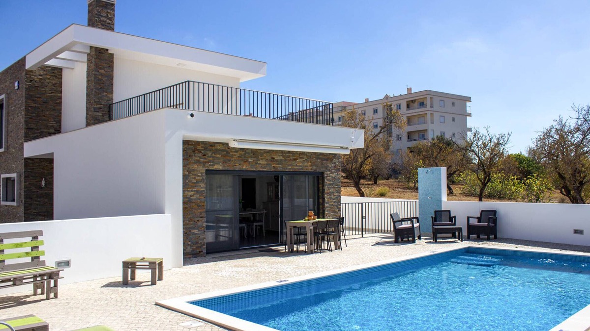 Monte Raposo Villa | Täydellinen Pool Villa Ihanteellisesti