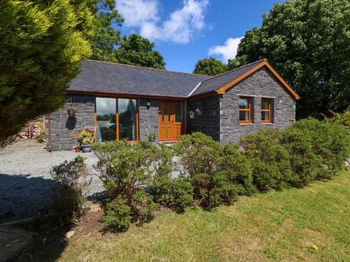 Llanddaniel Fab House | Tŷ Gareg