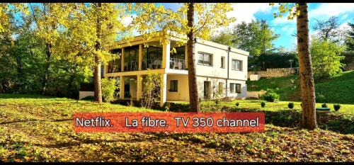Sainte-Colombe-en-Bruilhois Apartment | T-2est 46m dons la maison au bord du Canal du Midi