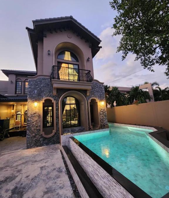 Saen Suk Villa | T1-Tuscany Private Pool Villa-บางแสน