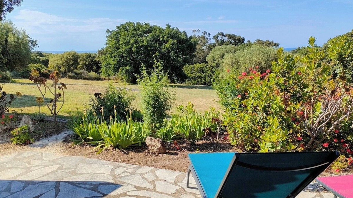 Corbara Apartment | T2, 350 m from Bodri BEACH, Sea view, Air-conditioning, on large landscaped grounds.