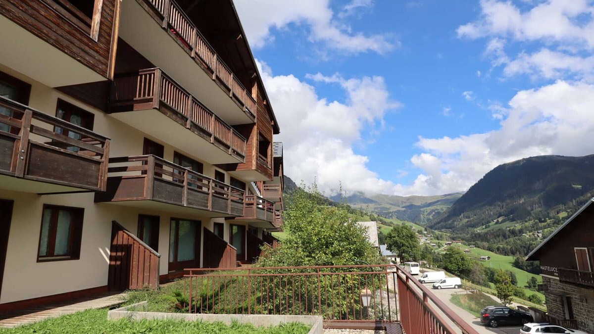 Hauteluce Apartment | T2 Apartment in Hauteluce, 4 ppl, pool, parking, WiFi