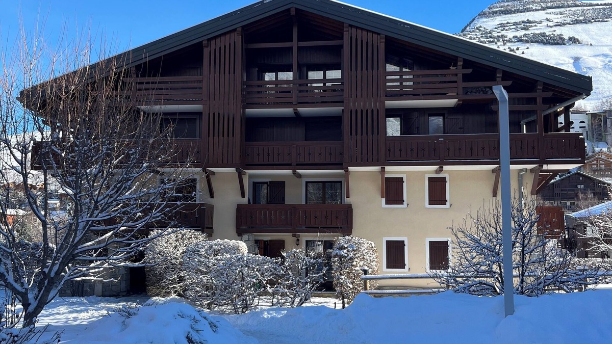 Les Deux Alpes Apartment | T2 apartment + ski-in/ski-out mountain corner with parking at Les 2 Alpes.