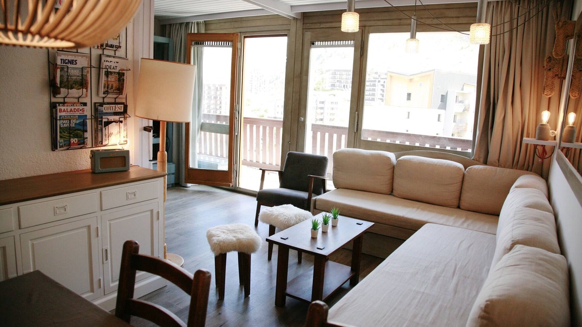 Les Almes Apartment | T2 bis renovated and bright, WIFI (fiber) 4-5 pers, 63m2 large balcony, le Lac