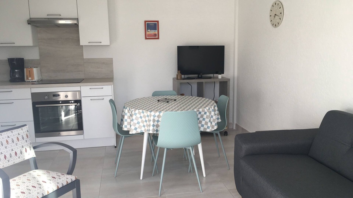 Vaux-sur-Mer Apartment | T2, completely renovated in 2021, 100m from the sea. Small, quiet residence.