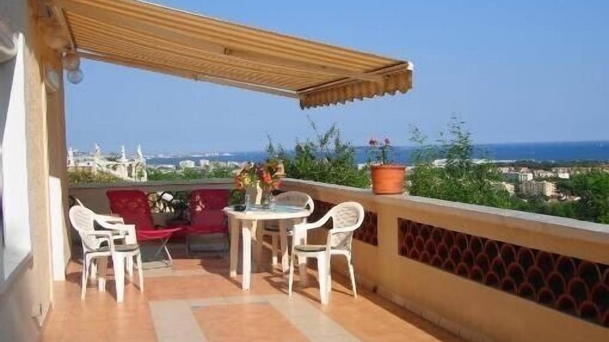 Les Termes Apartment | T2 in villa, panoramic sea view, large terrace, south-facing, quiet location