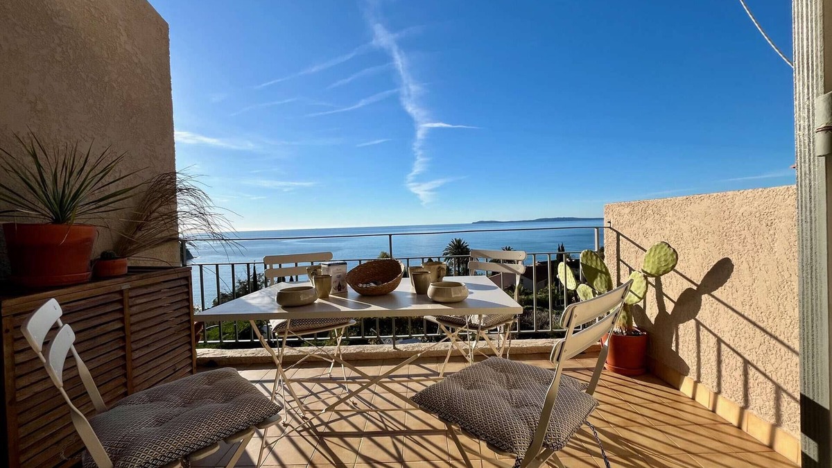 Rayol-Canadel-sur-Mer Apartment | T2 Mezzanine Apartment, Pool, Parking, French Riviera