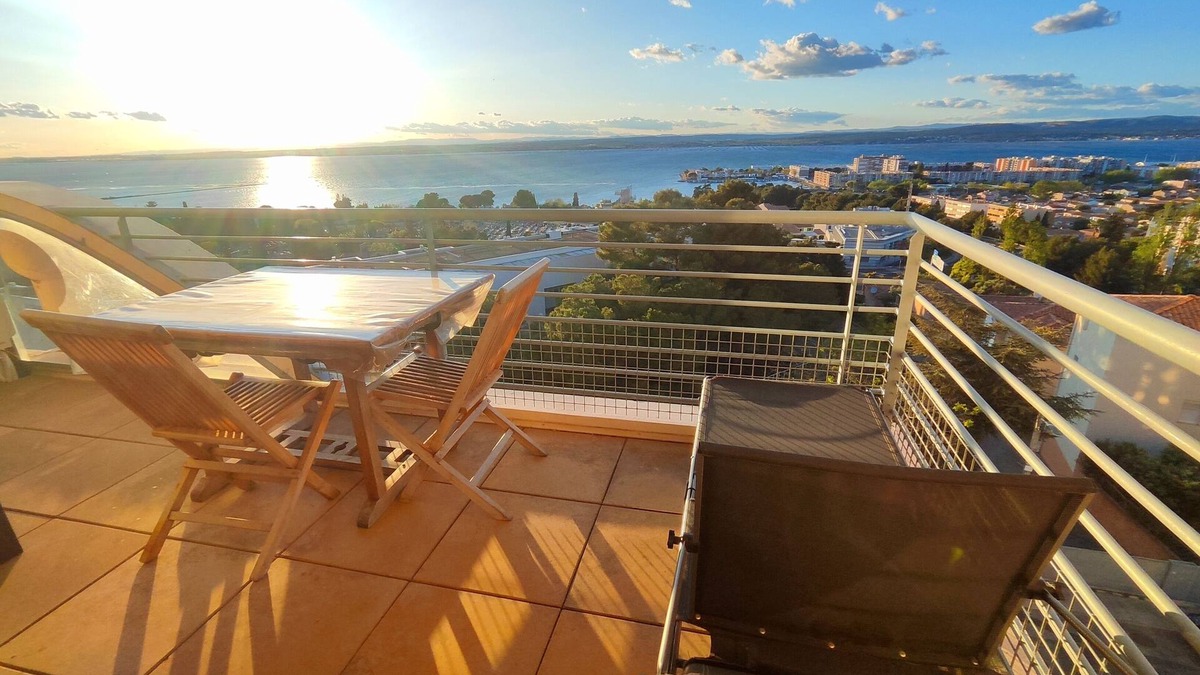 Sete Apartment | T2 ⭐ Swimming pool, Parking, WiFi, Netflix, Air conditioning, Terrace EXTRA view!
