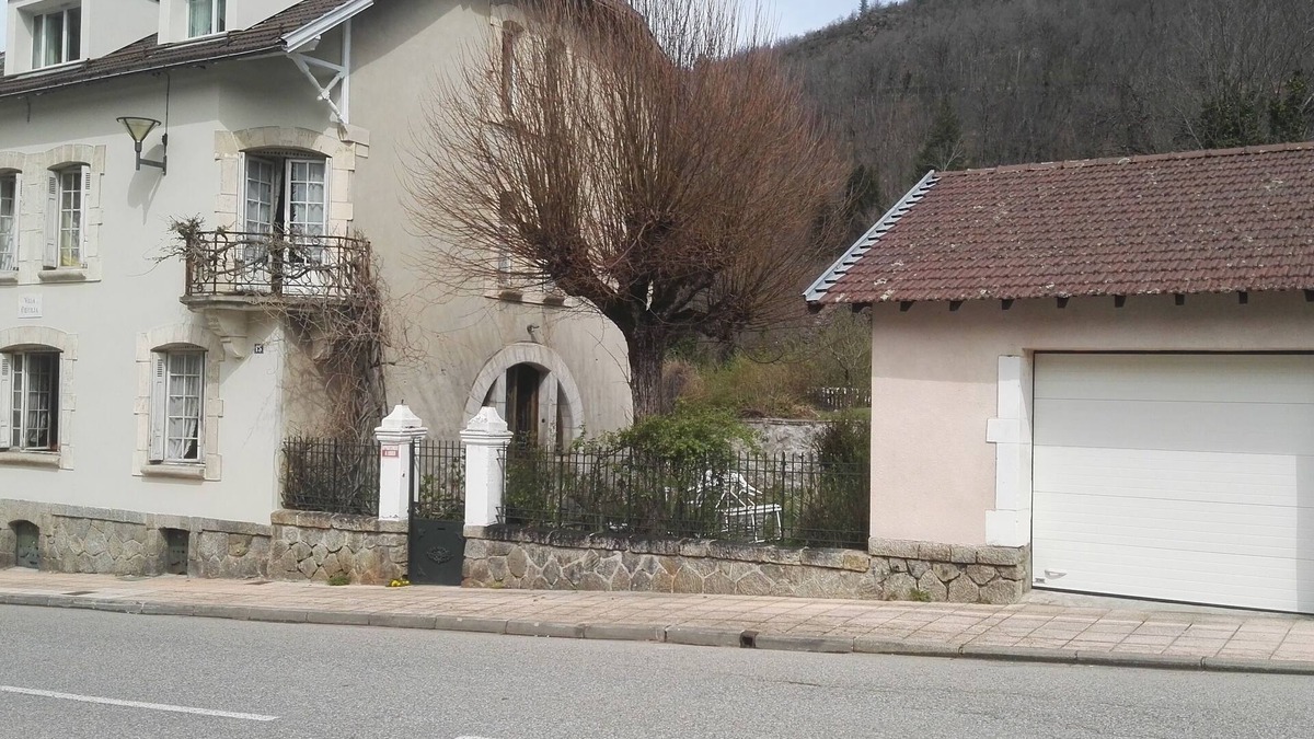 Ax-les-Thermes Apartment | T3 85m2 ds villa coecilia with garden 300m thermal baths cable cars Ax les Thermes