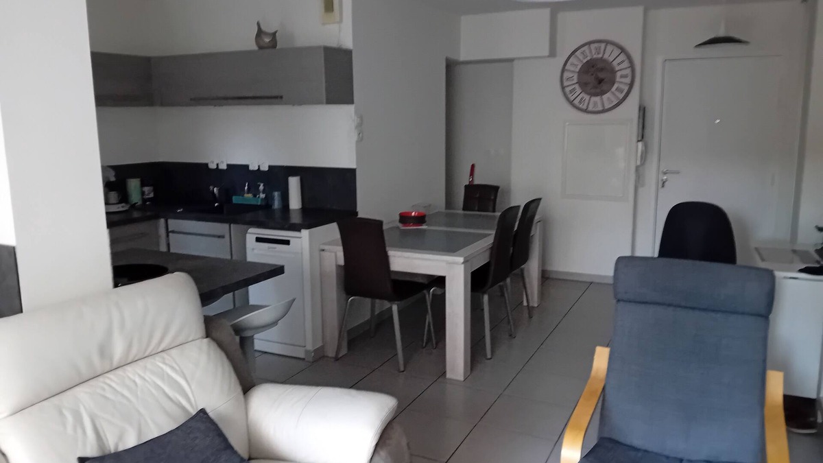 La Farlede Apartment | T3 apartment in town center, supermarkets 100 m. ideal couple 2 children