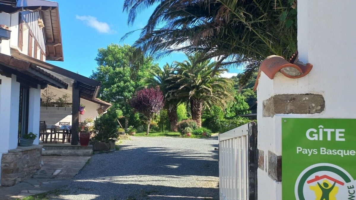 Saint-Pee-sur-Nivelle Apartment | T3 + Basque Coast terrace (furnished with tourism classified 3 *) sea and mountain