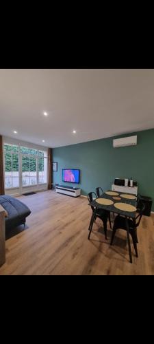 Giroussens Apartment | T3 de 60 M2 avec parking à 3 min de l autoroute