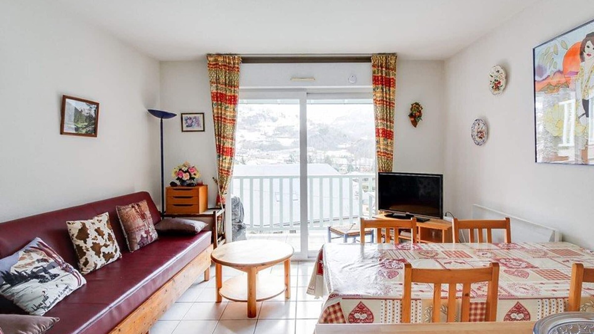 Esquieze-Sere Apartment | T3 Duplex 43m², 2 bedrooms, balcony, pets allowed, quiet, near amenities, 3 ski resorts
