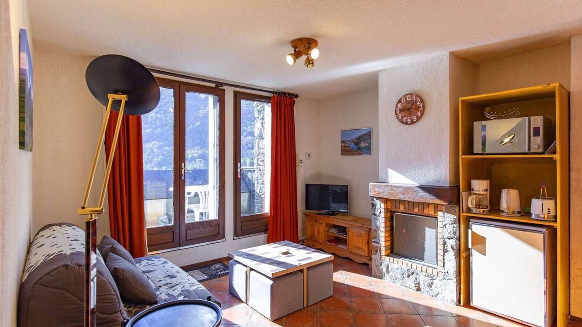 Esquieze-Sere Apartment | T3 Duplex in Esquièze-Sère, balcony, wifi and parking