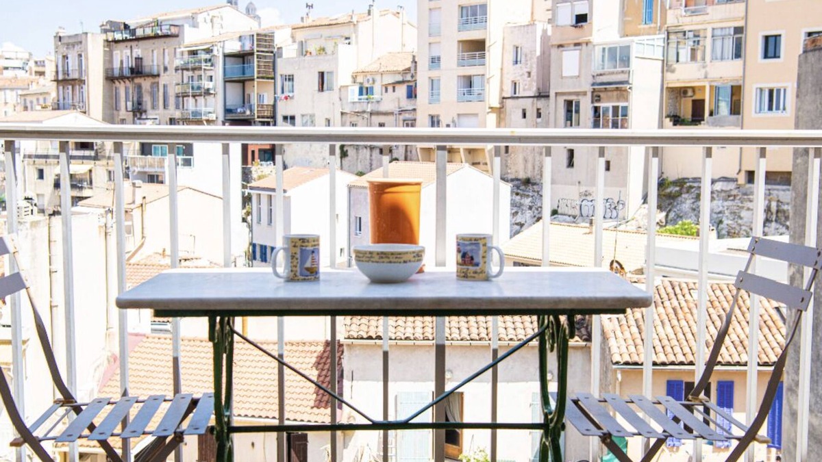 7th Arrondissement Apartment | T3 in the heart of Endoume with private parking