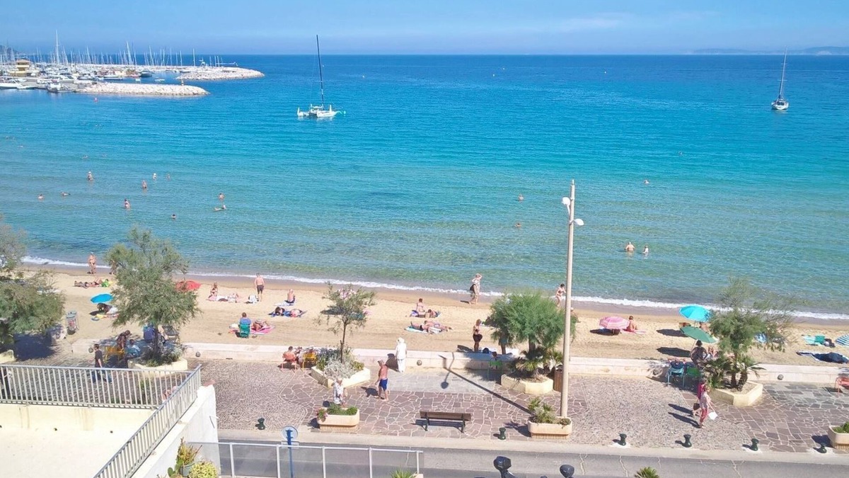 Le Lavandou Apartment | T3 in the heart of the city, on the waterfront, QUIET, Owners nearby