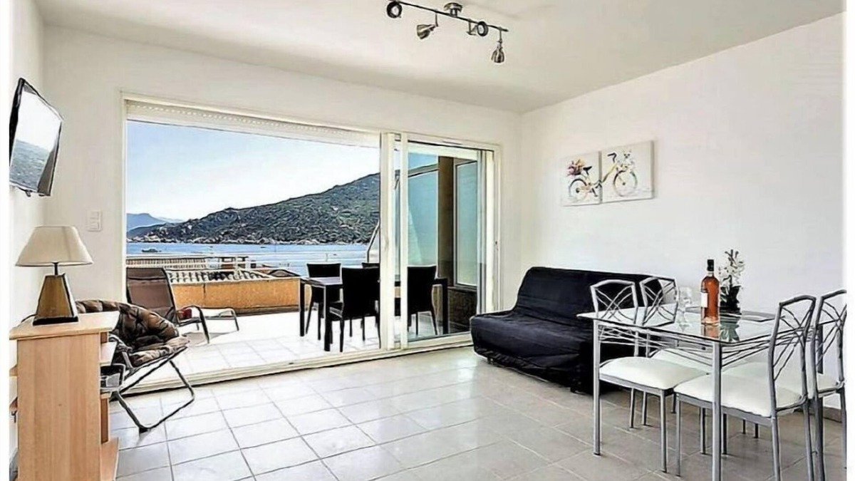 Belvedere-Campomoro Villa | T3 Les pieds dans l'eau: sea view - Air-conditioned, equipped apartment - Golf Campomoro