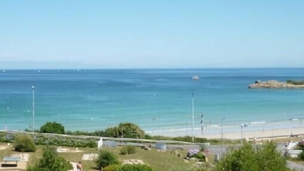 Trevou-Treguignec Apartment | T3 triplex, 2 separate bedrooms, garden and panoramic sea view