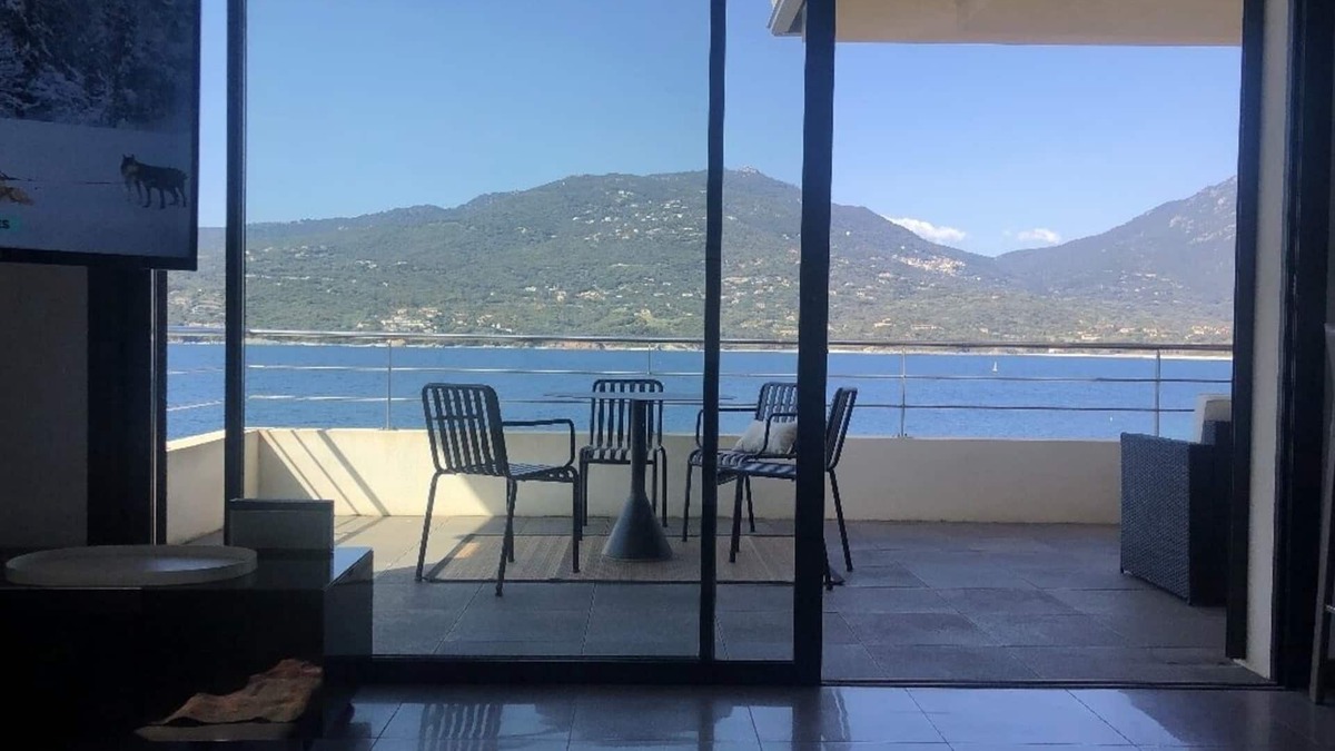 Propriano Apartment | T3 with large terrace on the beach in the city center