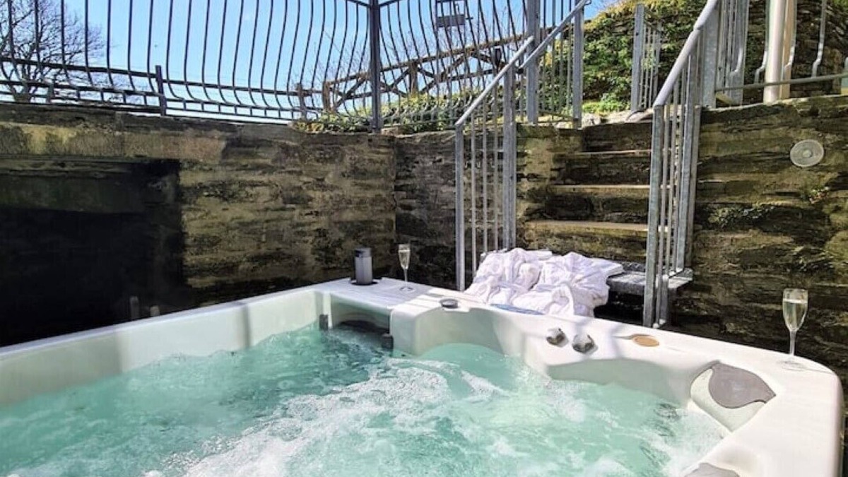 Fivelanes Ski Chalet | Ta Mill Meadowview Chalet 2 in a Stunning Retreat