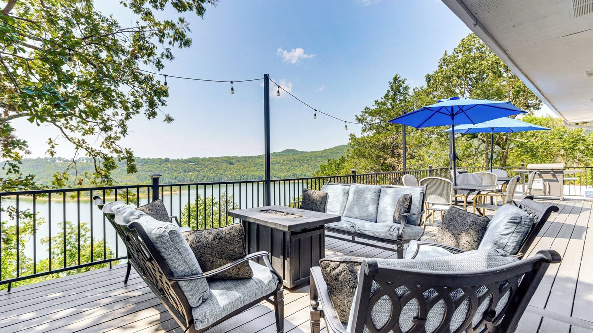 Emerald Beach House | Table Rock Lake Hideaway w/Deck: Bring Your Boat!