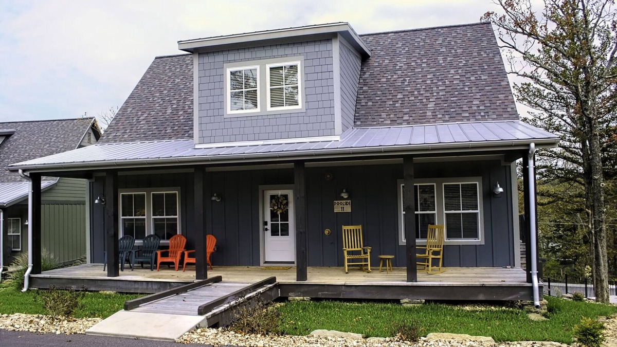 Kimberling City Cabin | Table Rock Lake Cabin - Sleeps 8! Kid-Friendly, Luxury, views from huge deck.