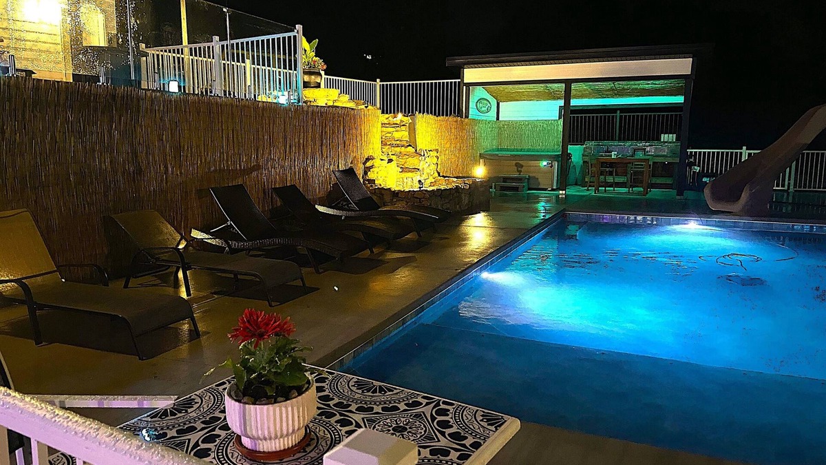 Indian Point Villa | Table Rock Mega-Villa: Sleeps 29, Private Heated Pool & Hot Tub, 3 mins to SDC!