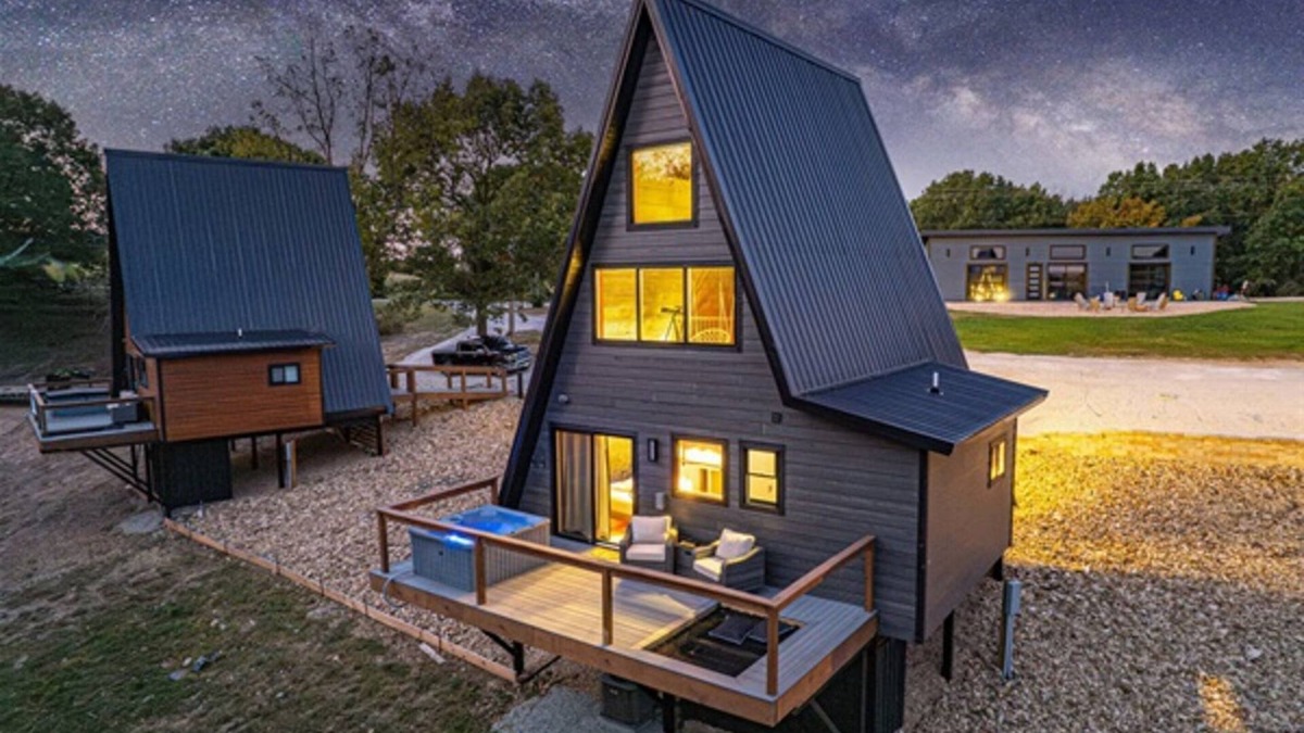 Omaha Cabin | TableRockLake Romantic HeatedPool PetFriendly ThunderRidge Close