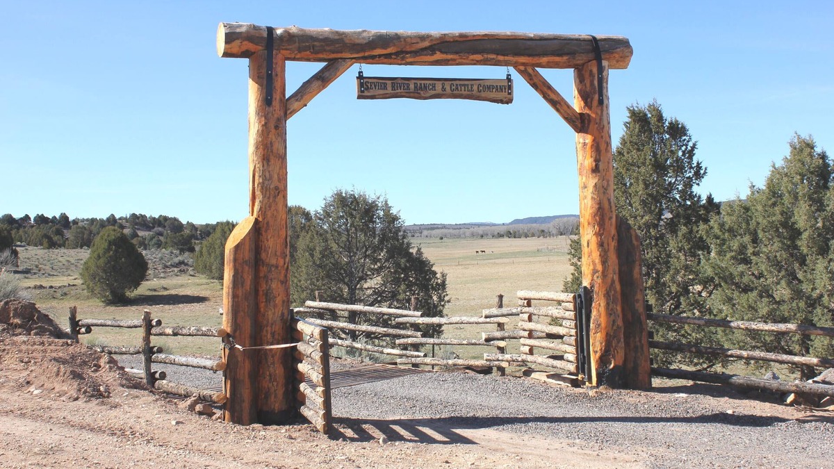 Hatch Apartment | Tack Room Studio on 280 acre Sevier River Ranch - 1 King and 2 Twin Beds