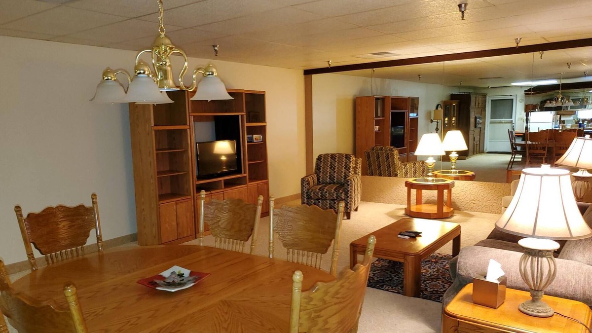 Flint Apartment | Tadrick's Tax Shelter entire private suite over 1000sq ft