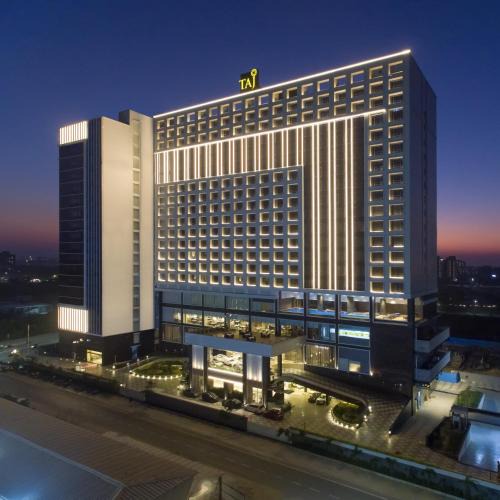 Thaltej Hotel | Taj Skyline Ahmedabad