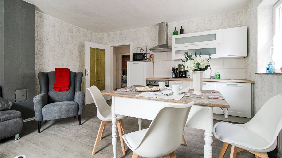 Ipsheim Apartment | Take a relaxing break in the charming farmhouse in the Middle Franconian wine country.