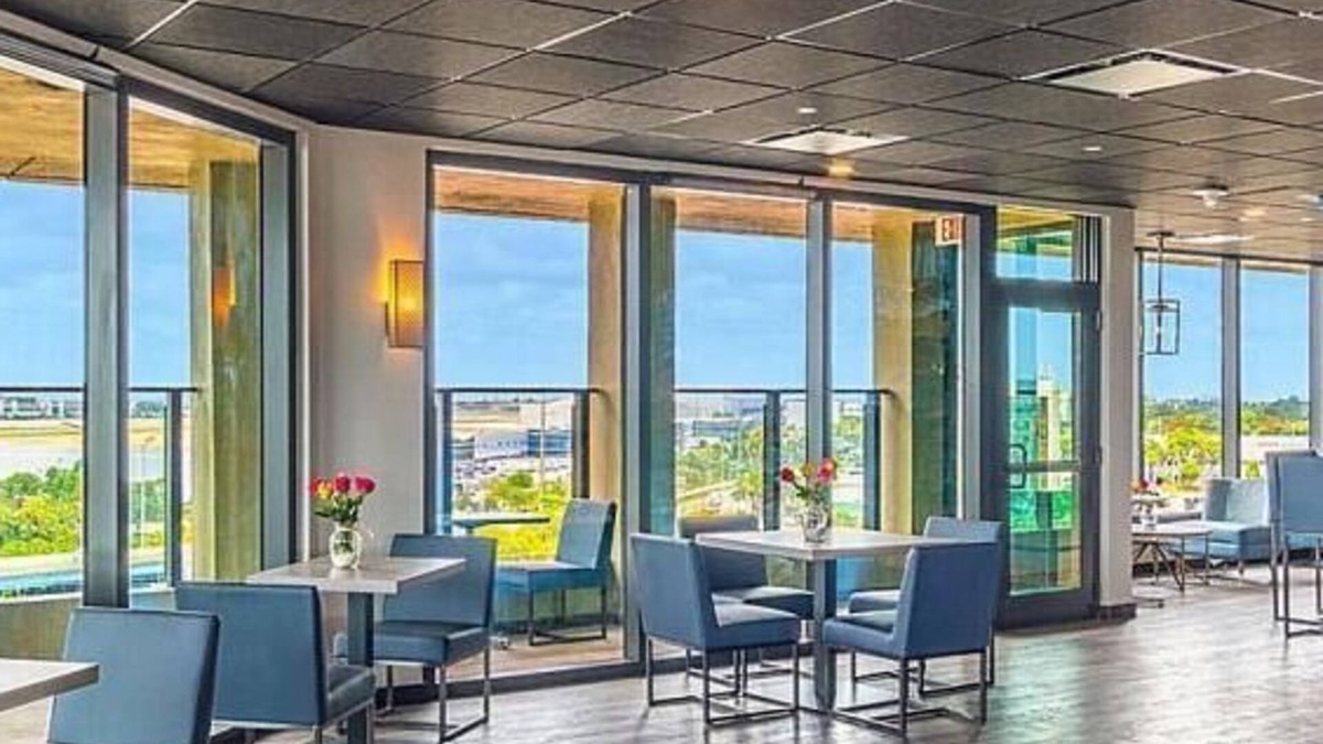 Miami Springs Hotel | Take An Amazing Vacation! 3 Great Units, On-site Pool, Near Bayfront Park!