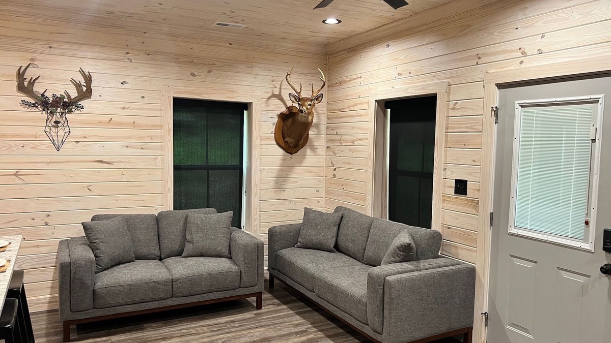 Grant Cabin | TAKE IT EASY Fishing Cabin. Large enclosed bay for storing the boat.