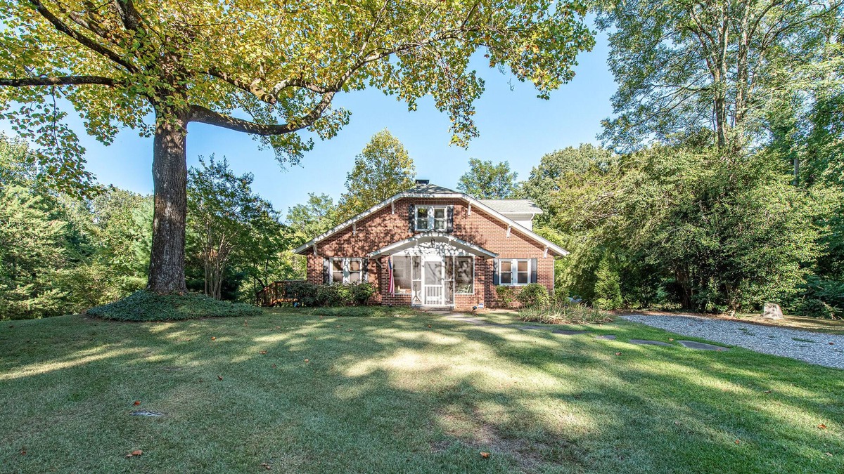 Wiley House | Tallulah's Tranquility: A Classic Craftsman at Tallulah Gorge