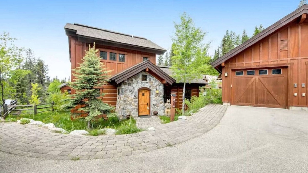 Tamarack Resort Apartment | Tamarack Ski-In/Out | Fireplace + Slopeside Views