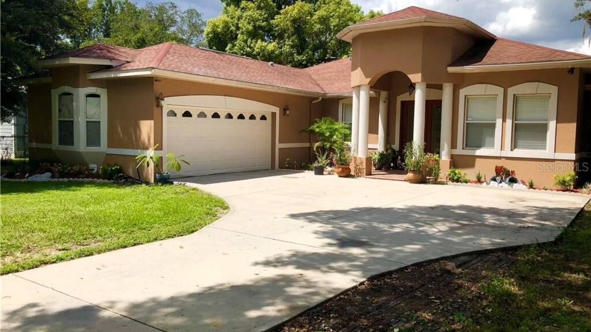 Lake Magdalene House | Tampa Bay Perfect location for a safe vacation! 5 bedrooms, ,3.5 bath ,sleeps14
