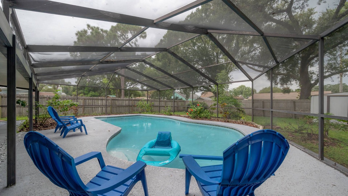 Bearss Plaza House | Tampa Zen Escape Heated Pool + Family Oasis with Rhinoceros views!