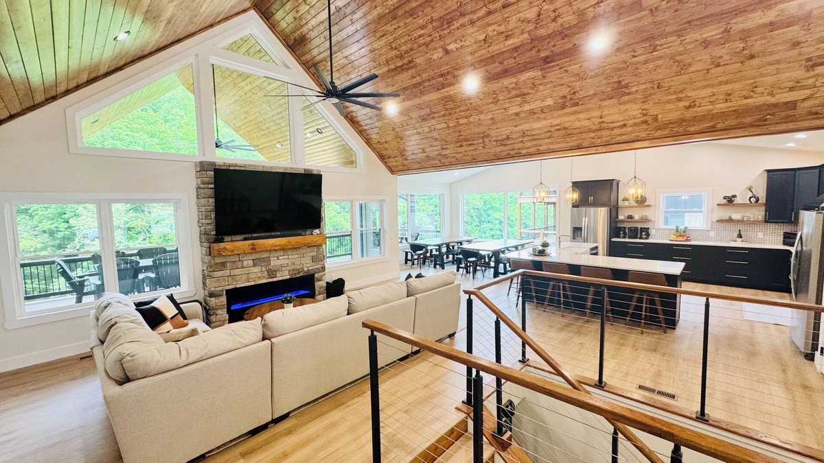 La Follette House | Tan Lines & Good Times-Brand new 6 bed/8 bath-Water Front,Private Dock, Hot tub