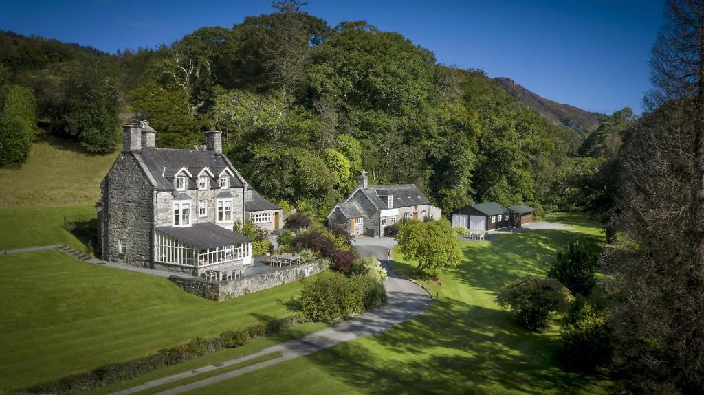 Llanelltyd House | Tan Llan