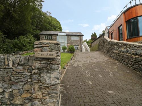 Brynrefail House | Tan Twr
