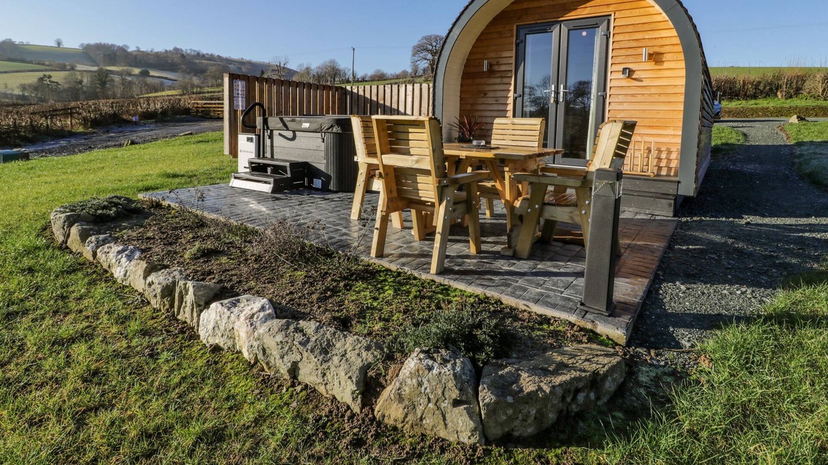 Llanfyllin Cottage | TANAT, romantic, character holiday cottage in Llanfyllin