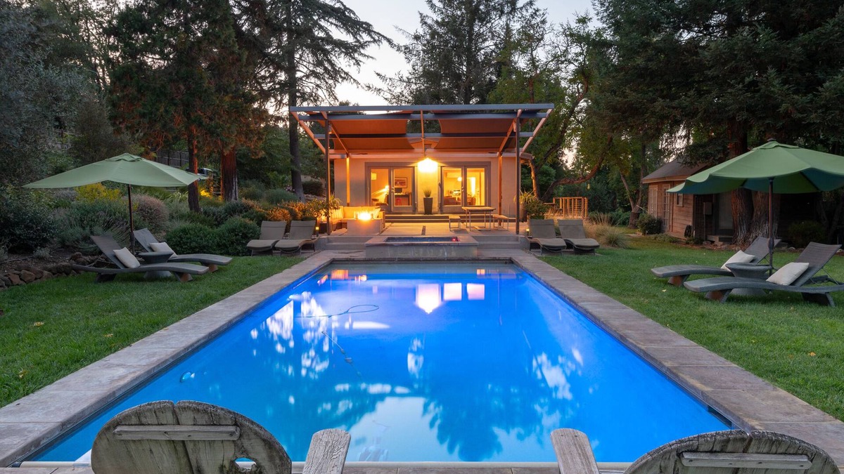 Healdsburg House | TandaTula, Wine Country Sanctuary with Pool, Hot Tub, Bocce, Fire Pits and More!