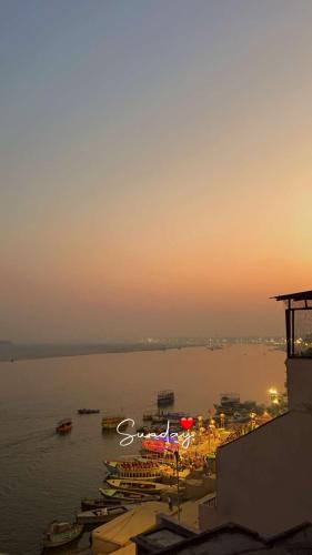 Varanasi Cabin | Tandon Lodge On The Ganga Ghat Homestay