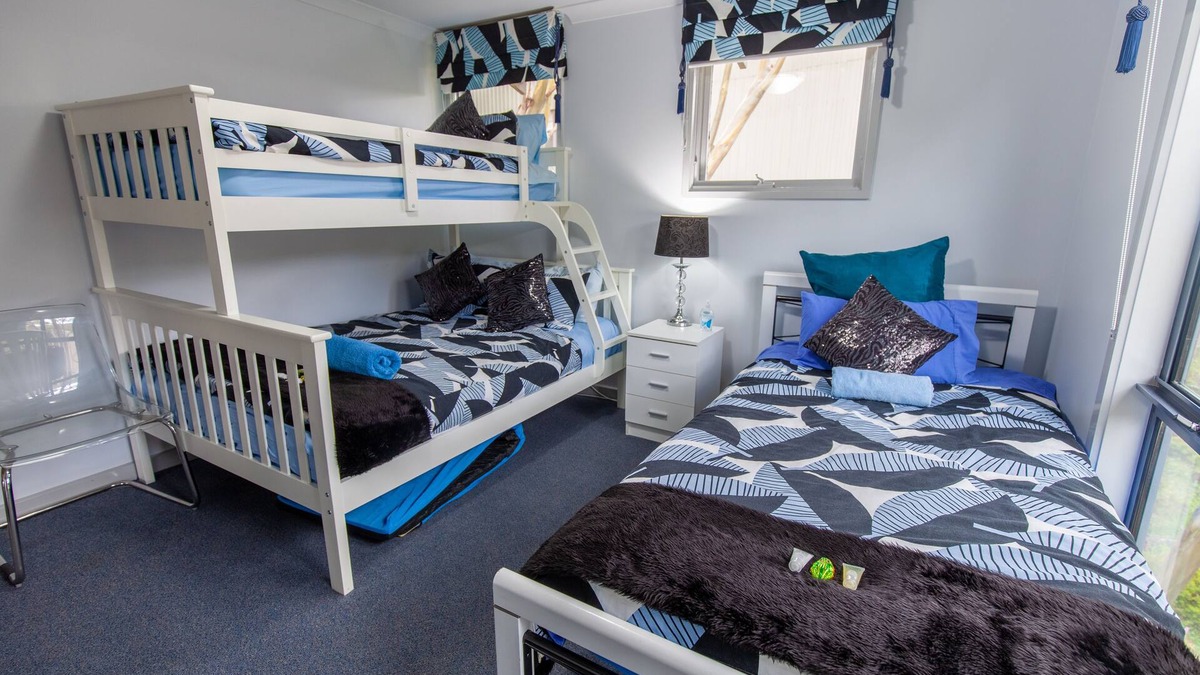 Baw Baw Village Cabin | Tanjil Creek Lodge - Bedroom 2 (Great Views)