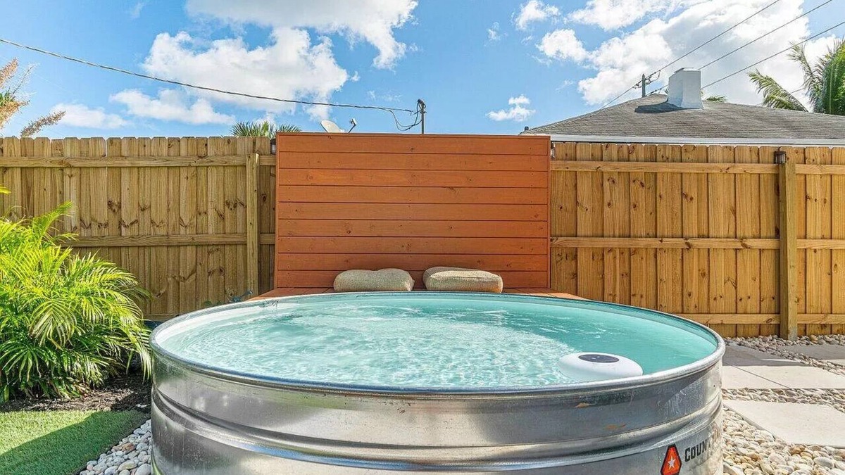 Lantana House | Tank Pool, Putting Green & 1 Mile to the Beach!