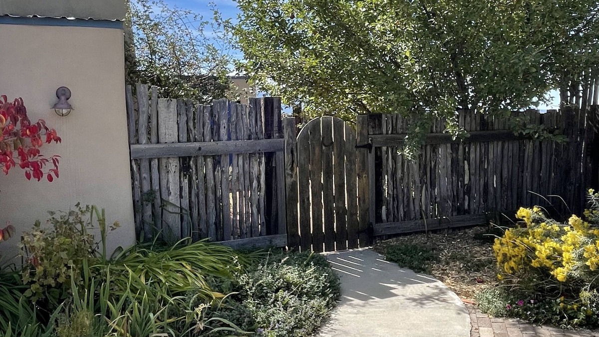 El Prado House | Taos Mountain Views Cozy Home Special Rates